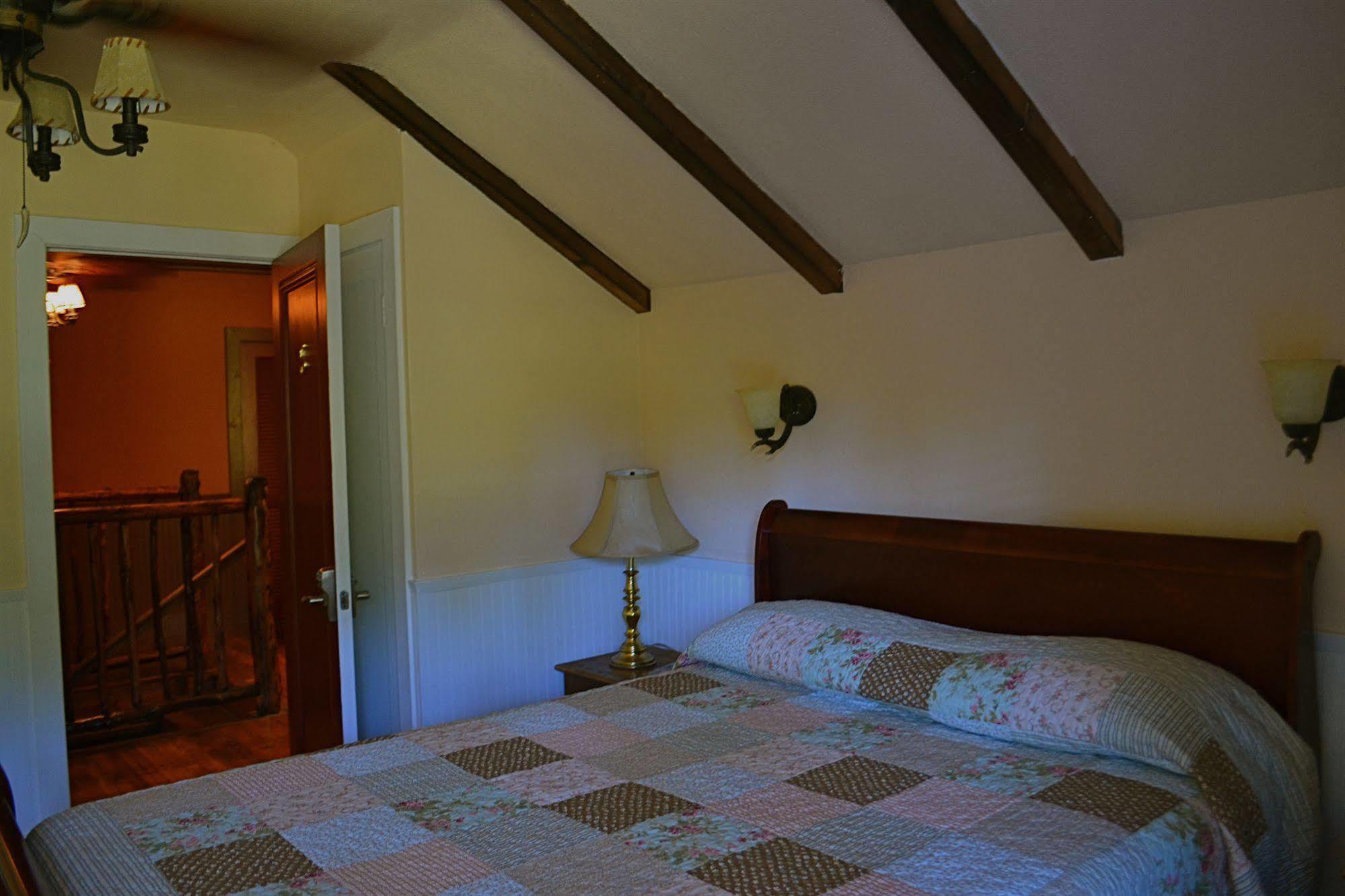 Guerneville Lodge Ngoại thất bức ảnh