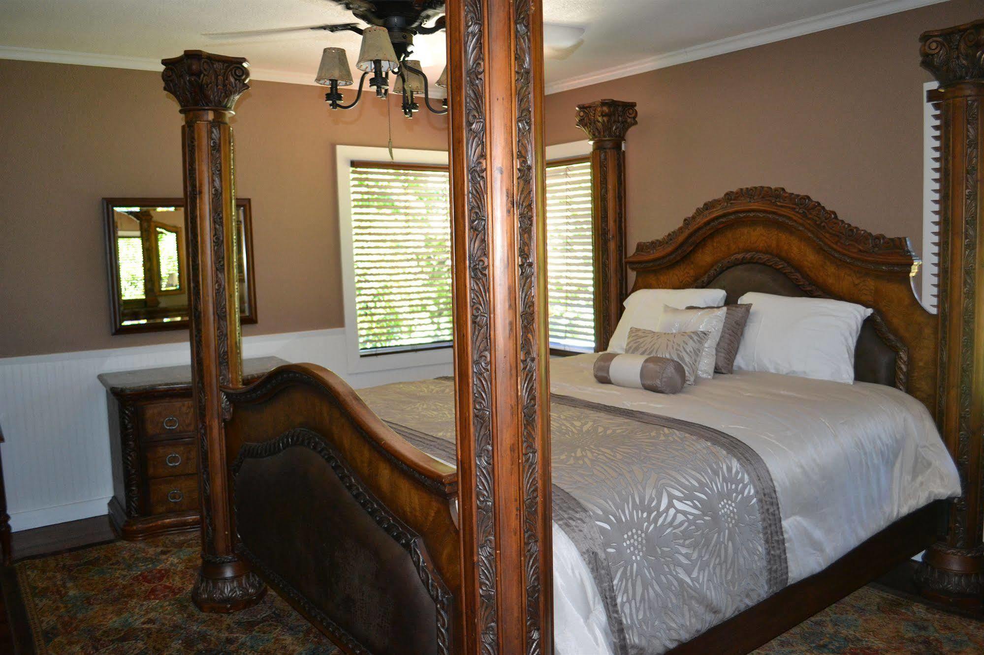 Guerneville Lodge Ngoại thất bức ảnh