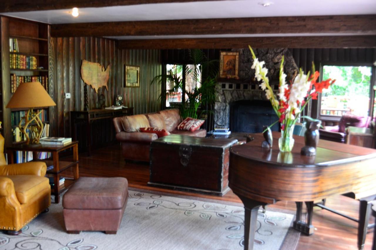 Guerneville Lodge Ngoại thất bức ảnh